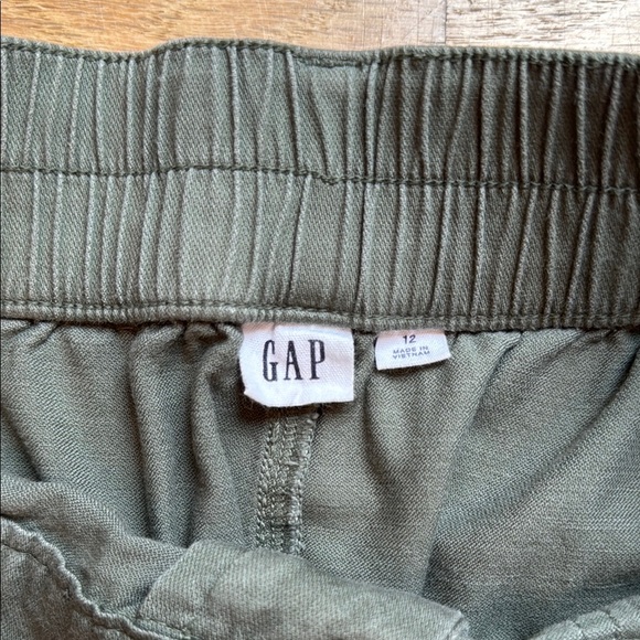 GAP Olive Green Casual Shorts - Picture 2 of 8